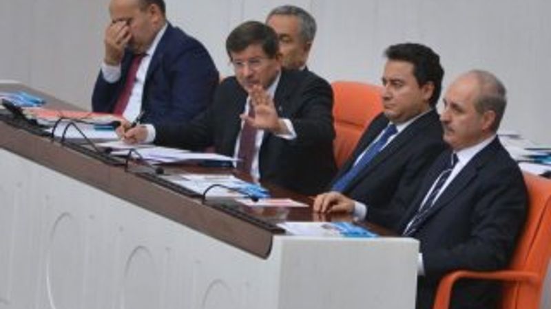 Davutoğlu'ndan AK Parti sıralarına susun uyarısı
