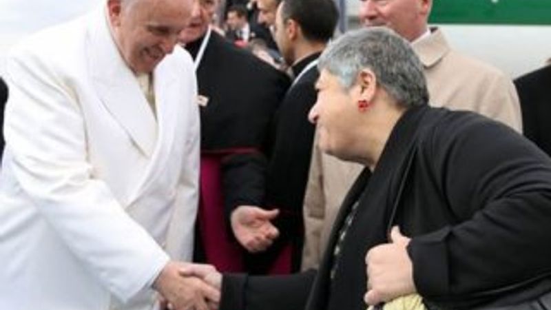 Papa'ya tercümanlık yapan Serra Yılmaz konuştu