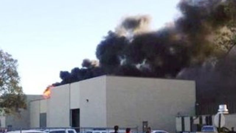 Fransa'da uçak binaya çarptı: 1 ölü