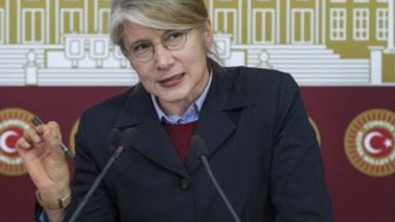 Emine Ülker Batum'un CHP'den ihracını eleştirdi