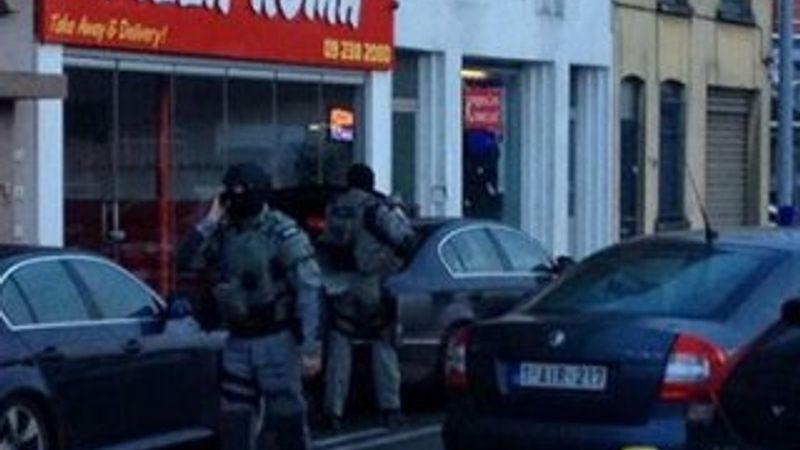 Belçika'da bir dairede bulunanlar rehin alındı