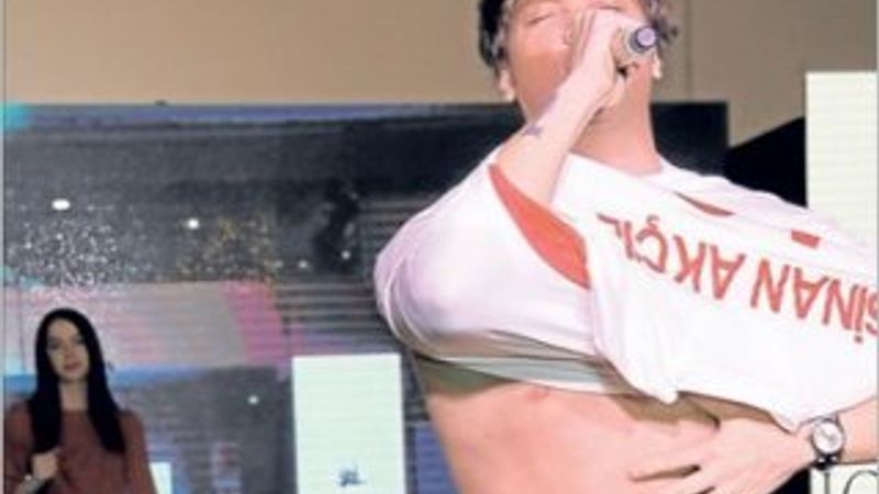 Sinan Akçıl yine şov yaptı