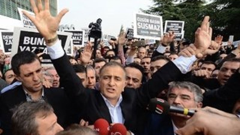Ekrem Dumanlı ve Hidayet Karaca için ek gözetim süresi