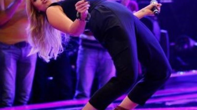 Hadise'nin dans performansı İZLE