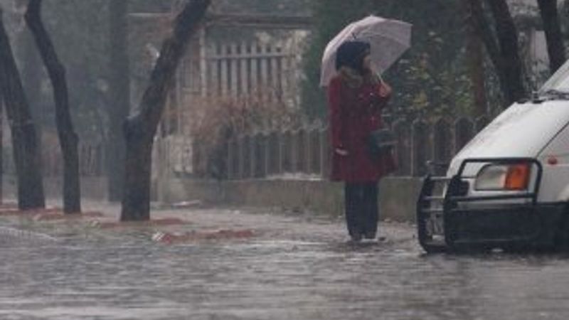 Edirne'de sağanak yaşamı olumsuz etkiledi