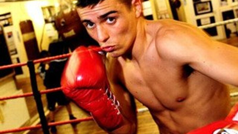 İngiliz boksör Crolla hırsızların saldırısına uğradı