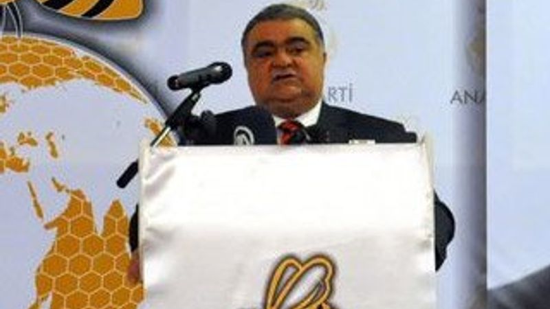 Ahmet Özal Ana Parti'yi gazetecilere tanıttı