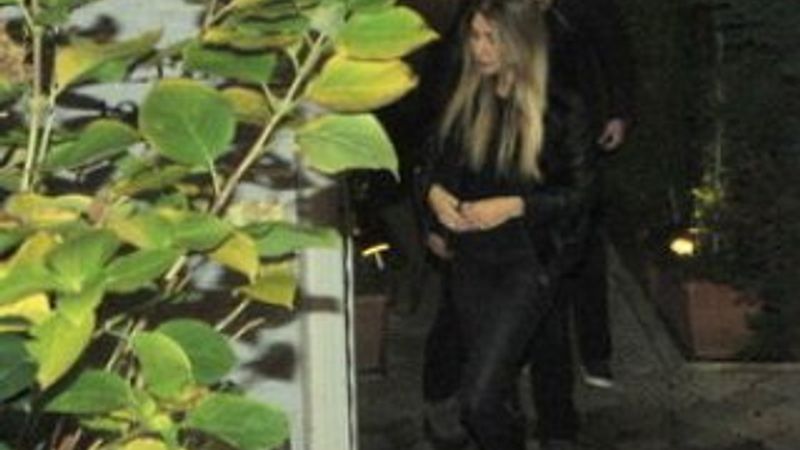 Çağatay Ulusoy sarışın bir kadınla görüntülendi