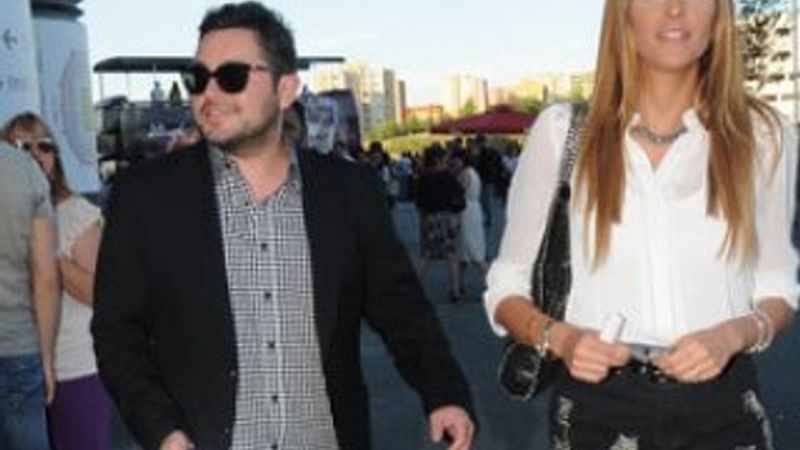 Özge Ulusoy'u aşk seyahati çarptı