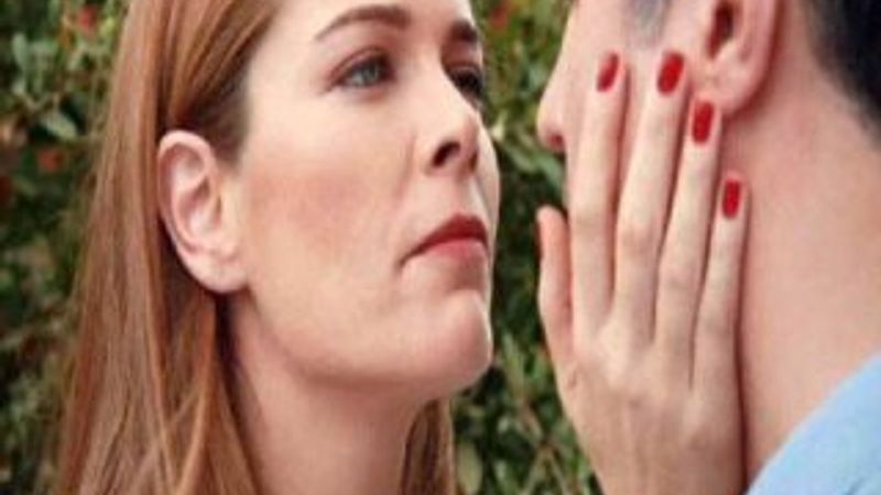 Begüm Kütük: Özcan Deniz'i öpebildiğim için şanslıyım İZLE