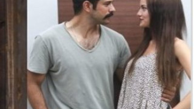 Fahriye ile Burak yangın merdiveninden kaçtı