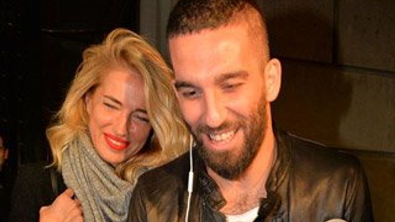 Arda Turan ile Burcu Esmersoy Nişantaşı'nda görüntülendi