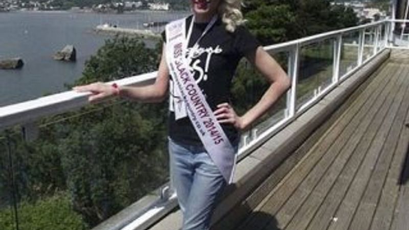 Egzemalarıyla dalga geçilen kız güzellik kraliçesi oldu