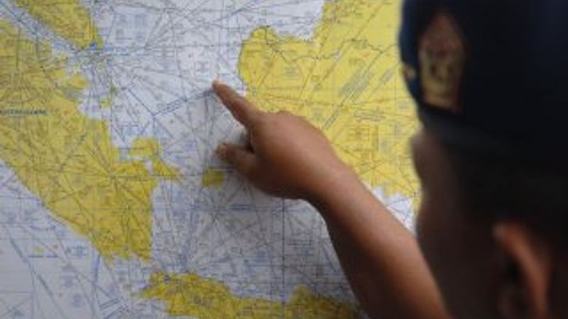Kaybolan AirAsia uçağını arama kurtarma çalışmaları