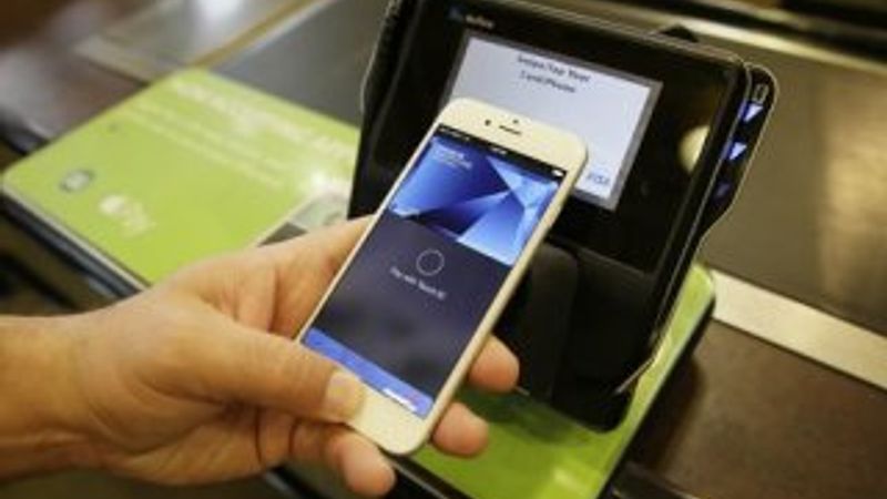 Apple Pay İngiltere'de kullanıma girecek