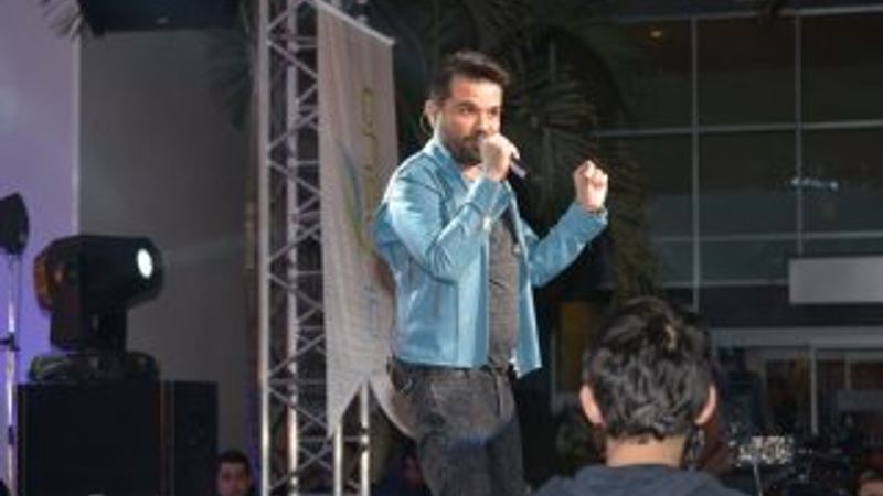 Kenan Doğulu göbek yaptı