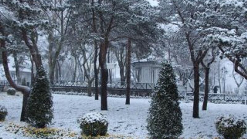 İstanbul'da kar yağışı sürüyor İZLE