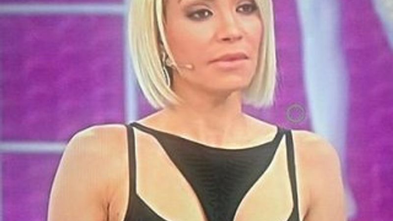 Öykü Serter kafasına tanga geçirdi