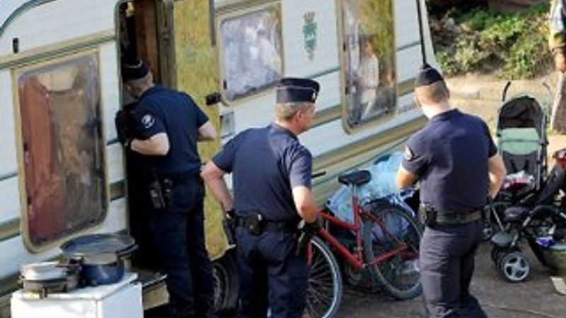 Paris belediyesi Romanlara ırkçılıkla suçlanıyor