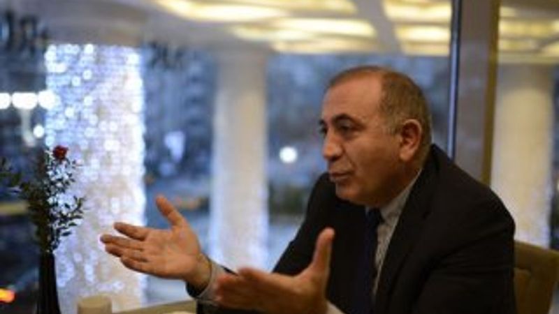 Gürsel Tekin: Cemaate ne yakınız ne uzağız