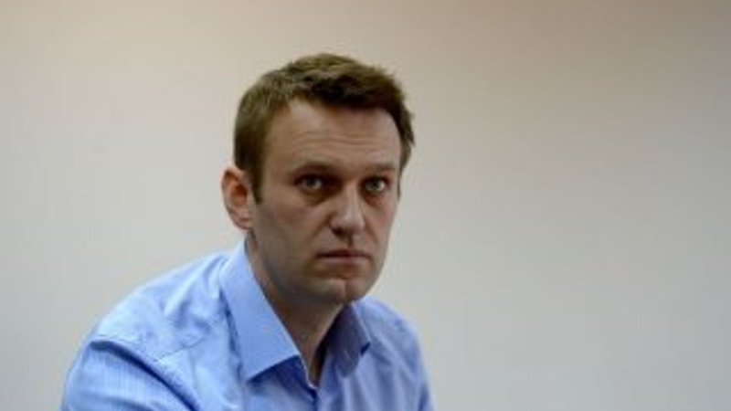 Rus muhalif Navalniy elektronik kelepçelerini çıkardı