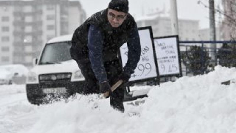 Ankara'da yoğun kar yağışı İZLE