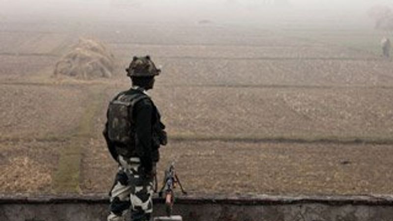 Pakistan ve Hindistan arasında sınır çatışmaları