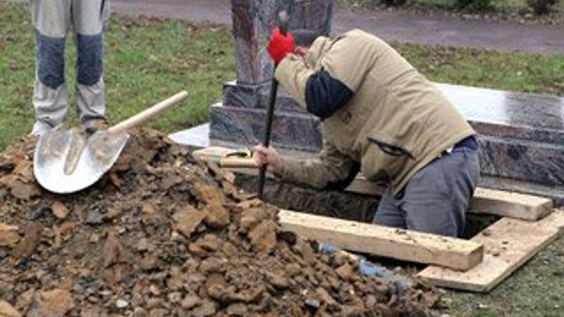 Fransa'da Roman bebeğe mezar yeri verilmedi iddiası