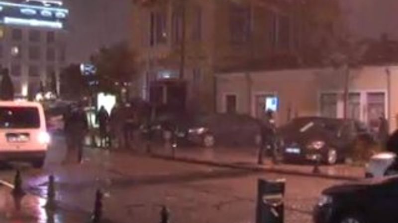 Sultanahmet'te polise saldırı