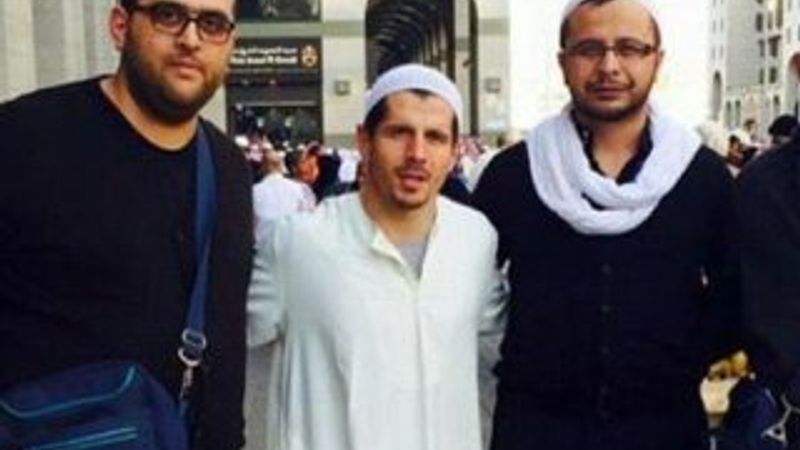 Emre Belözoğlu umreye gitti