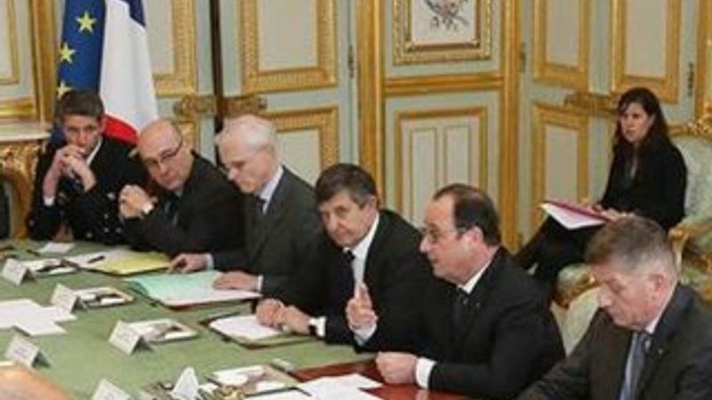 Elysee Sarayı'nda acil kriz toplantısı