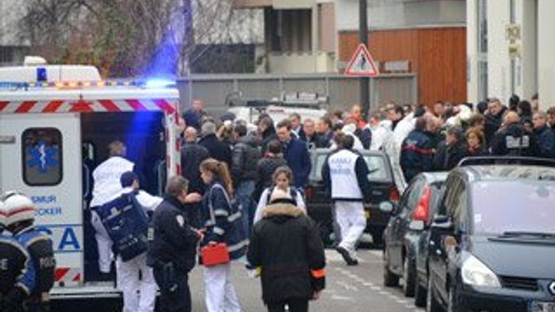 Paris'te dergiye saldıranların kimlikleri belli oldu