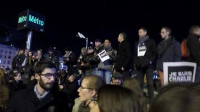 Charlie Hebdo'ya saldırı sonrası Fransa sokağa döküldü
