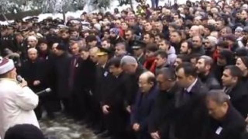 Canlı bomba saldırısında şehit olan polise son görev