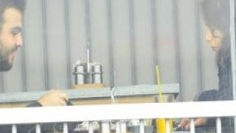 Zehra Çilingiroğlu yürüyüş arkadaşıyla kahvaltıda