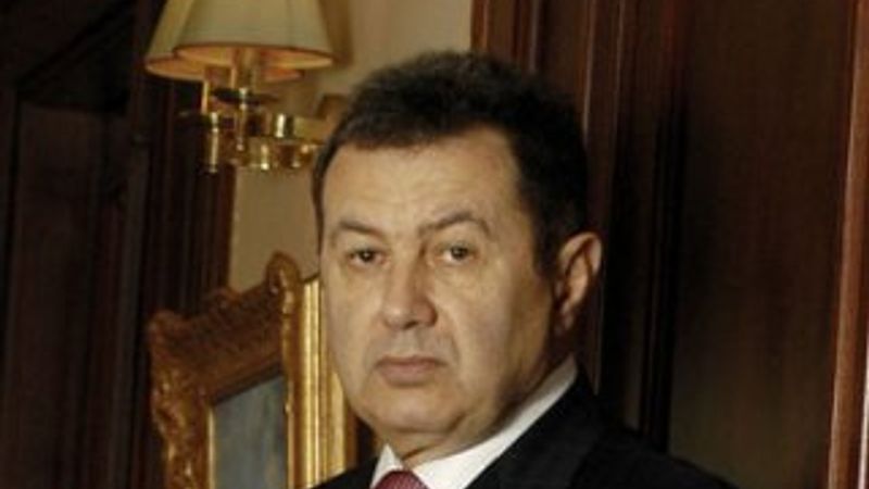 Mehmet Emin Karamehmet Kimdir?