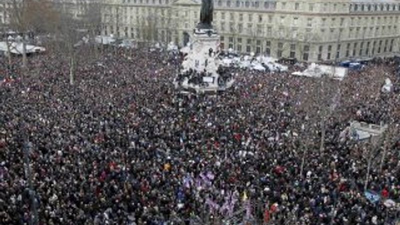 Paris'te binlerce kişi teröre karşı toplandı İZLE