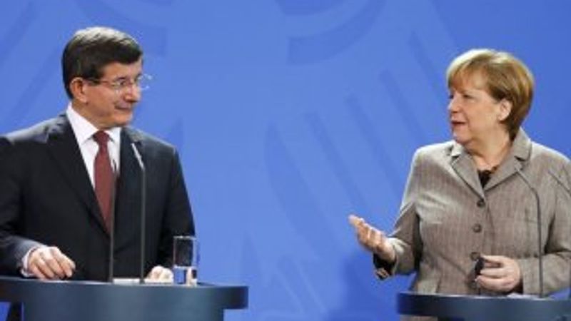 Davutoğlu ile Merkel'in ortak basın toplantısı