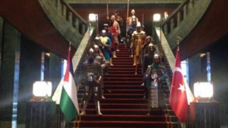 Erdoğan Mahmud Abbas'ı 16 Türk askeriyle karşıladı