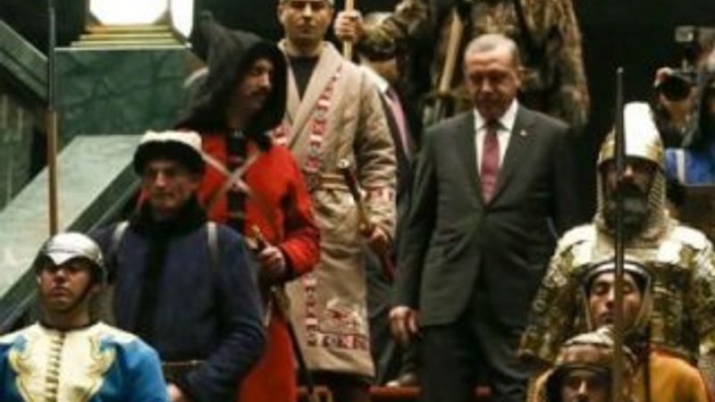 İngiliz Guardian sirk dedi