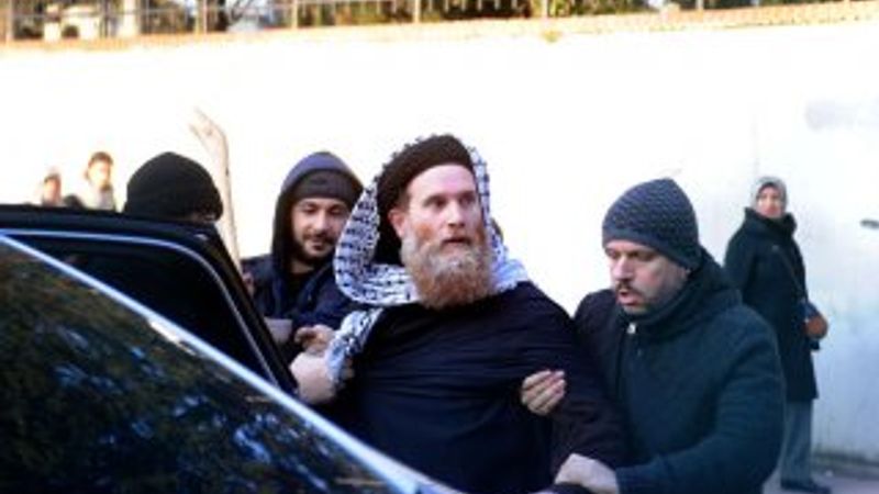 Cumhuriyet gazetesi önünde gözaltılar