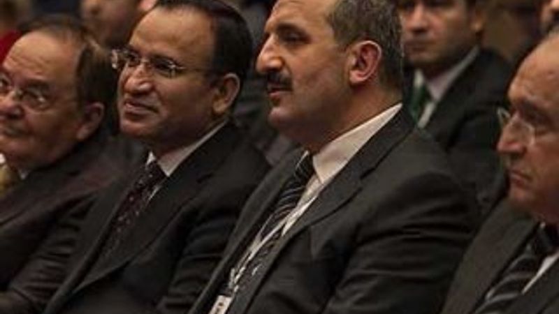 Bekir Bozdağ Yargıtay Başkanı konuşurken salonu terk etti