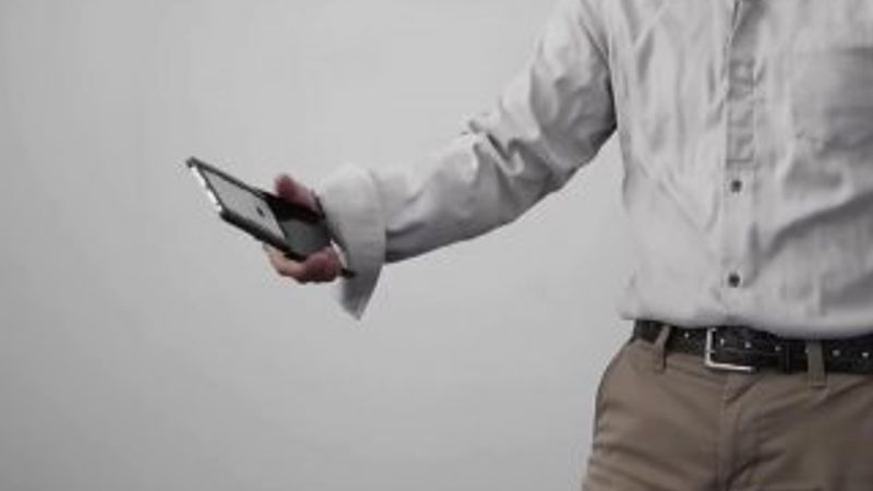 Mınçıka gibi sallanan iPhone kılıfı İZLE