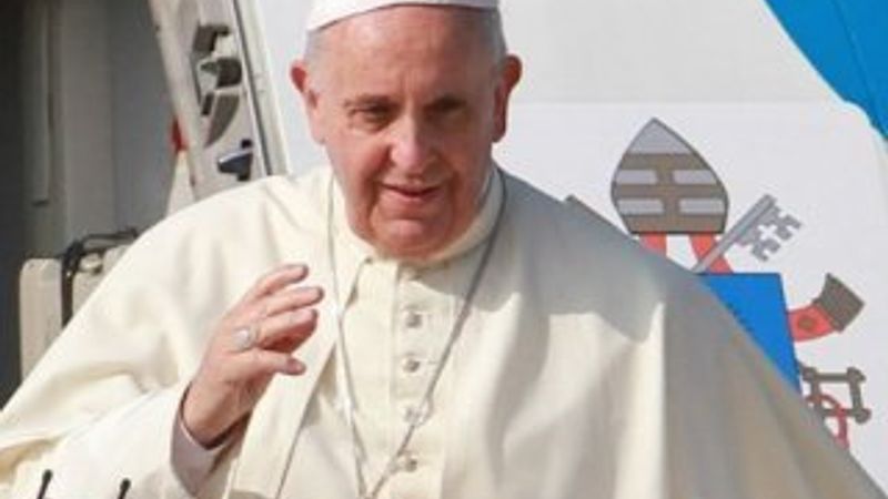 Papa Francis Charlie Hebdo katliamı hakkında konuştu