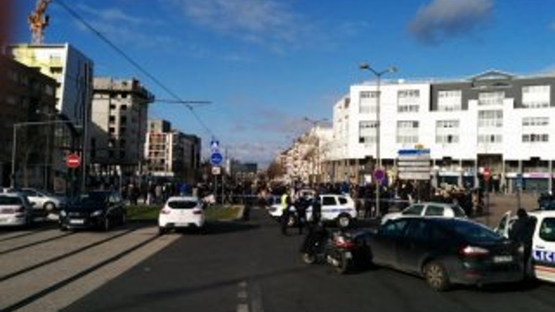 Fransa'da postanede rehine krizi