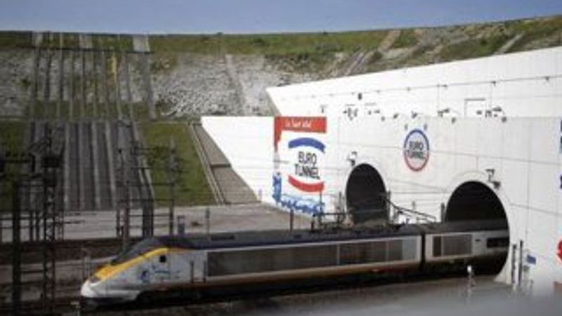 Manş Tüneli duman nedeniyle kapatıldı