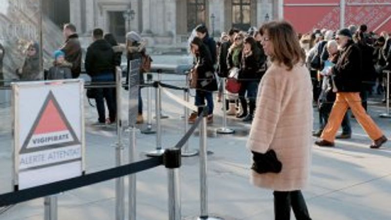 Paris'e giden turist sayısında düşüş
