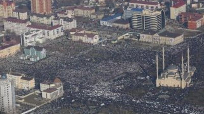 Çeçenistan'da Charlie Hebdo mitingi