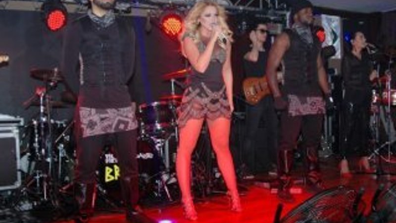 Hadise Uludağ'da konser verdi İZLE