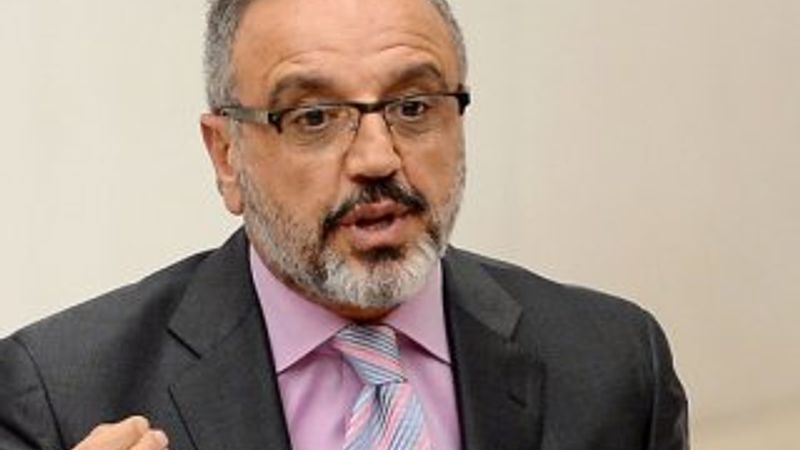 Sırrı Sakık kimdir?